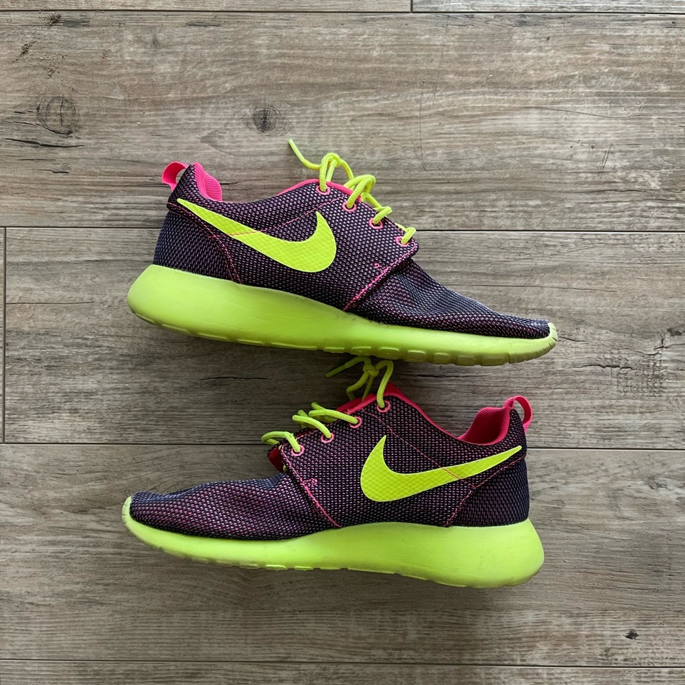 Nike womens roshe